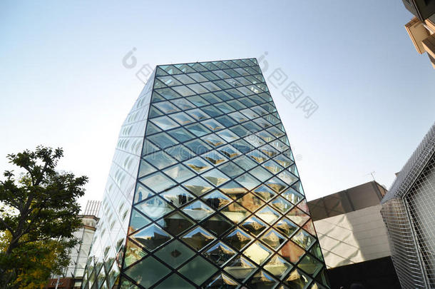 东京菱形网格玻璃大厦