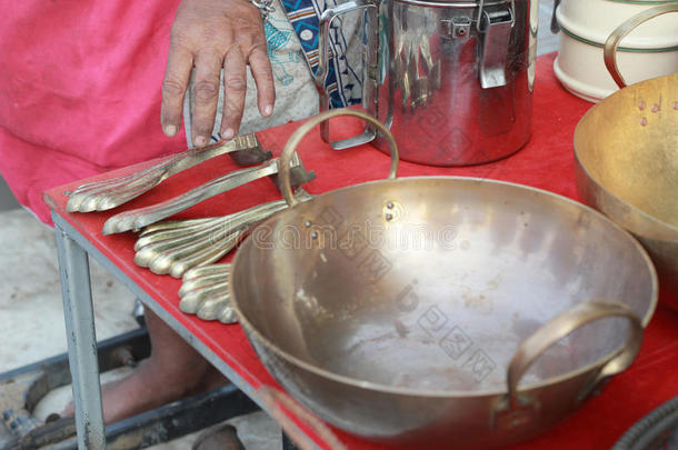市面上出售的古铜厨具