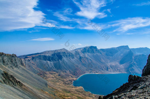 长白山火山岩山脉与天池