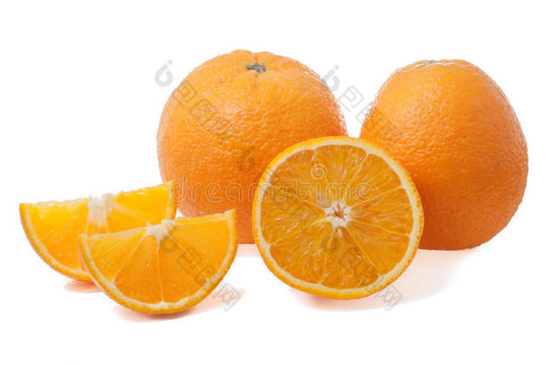 白色背景下的橙色和橙色薄片