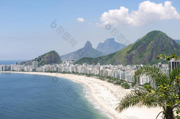 巴西里约热内卢科帕卡巴纳海滩天际线鸟瞰图