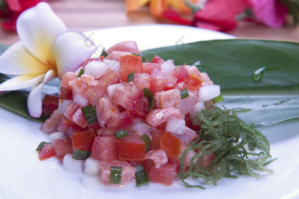夏威夷食物（罗米洛米鲑鱼）
