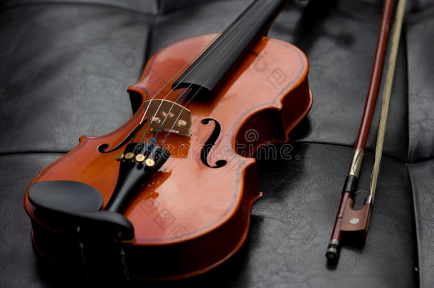 古典旧小提琴