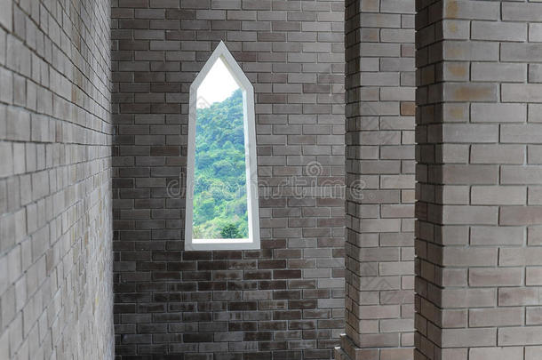 石柱墙窗
