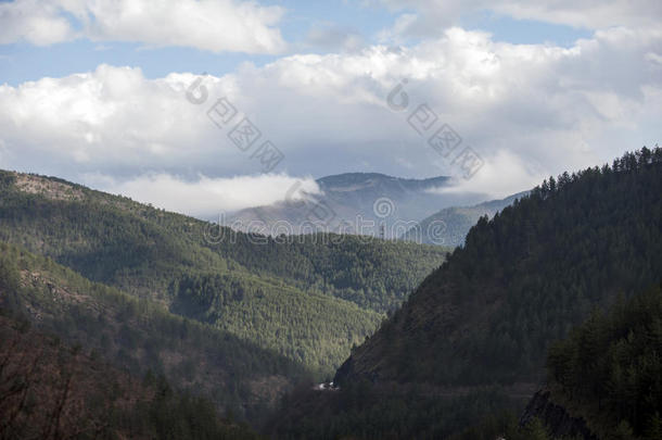 塔拉河峡谷是世界第二大峡谷，也是欧洲最大的峡谷，位于杜尔国家公园