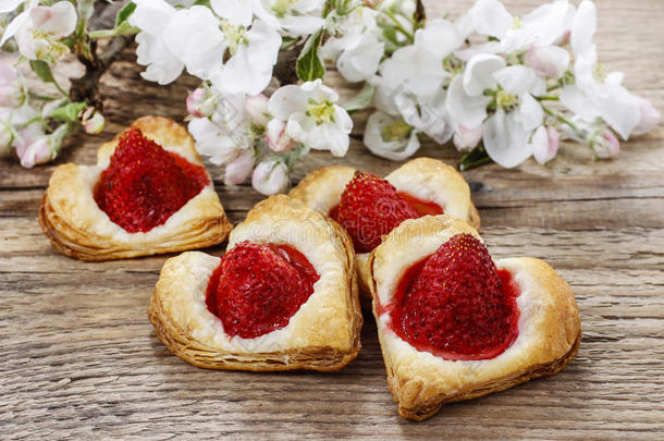 草莓心形酥皮饼干