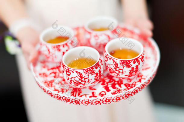 婚礼当天的中国茶道杯