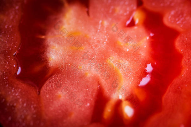 生西红柿表面。