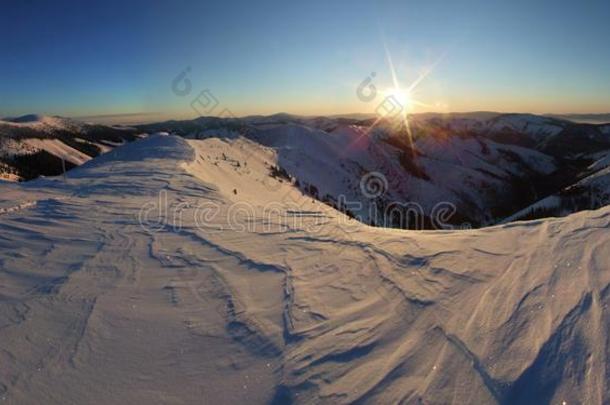斯洛伐克低矮鞑靼人的冬季全景图