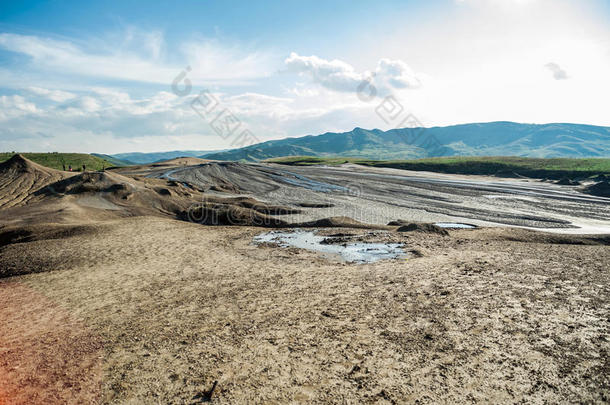 罗马尼亚泥泞火山奇景