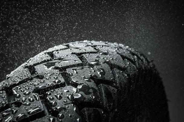 摩托车轮胎胎面潮湿