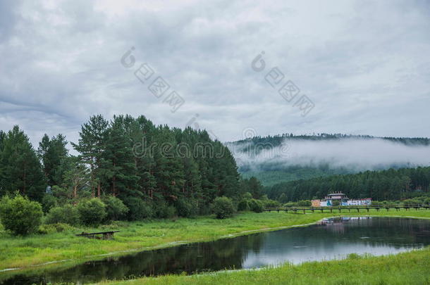 漠河湖北面的五月国家公园北极村