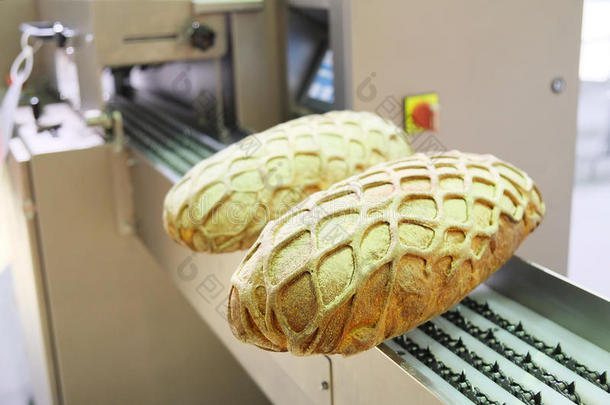 各种各样的新鲜烘焙面包
