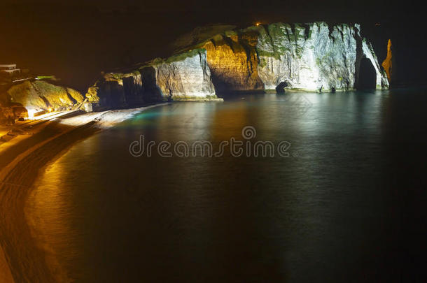 法国埃特雷特的<strong>天然悬崖</strong>。夜景。