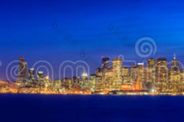 旧金山和海湾大桥取自金银岛。