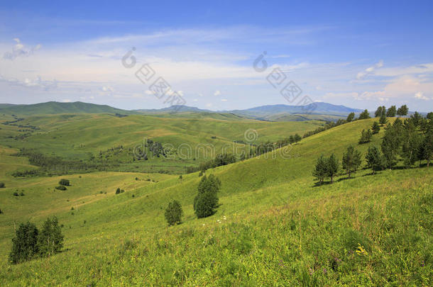 阿勒泰山脉的夏季美景。