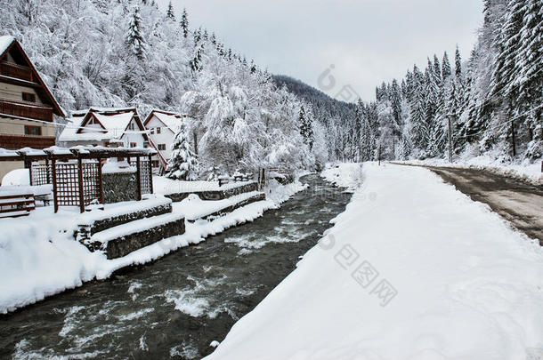 美丽的冬山<strong>风景画</strong>罗马尼亚喀尔巴阡山脉