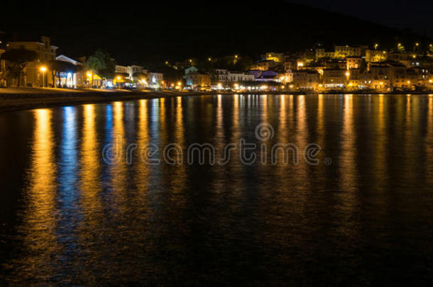 夜晚的地中海小镇