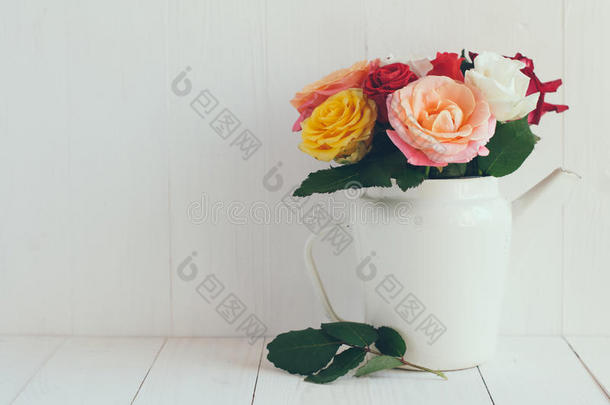 白珐琅彩玫瑰咖啡壶