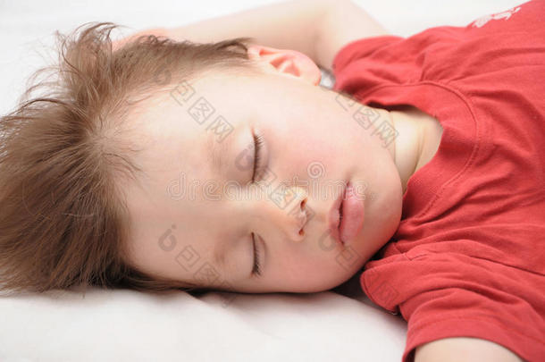白人白人欧洲小孩睡了3岁