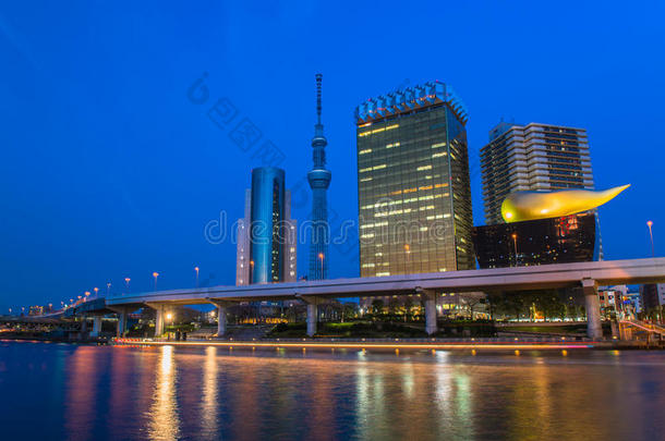 东京天空树和azumabashi河畔