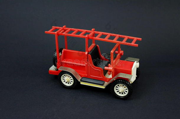 有趣的老式玩具消防车