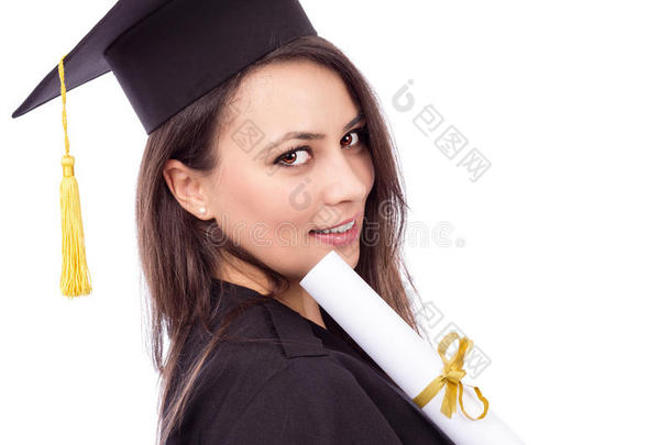 穿着毕业礼服拿着毕业证书的漂亮女学生