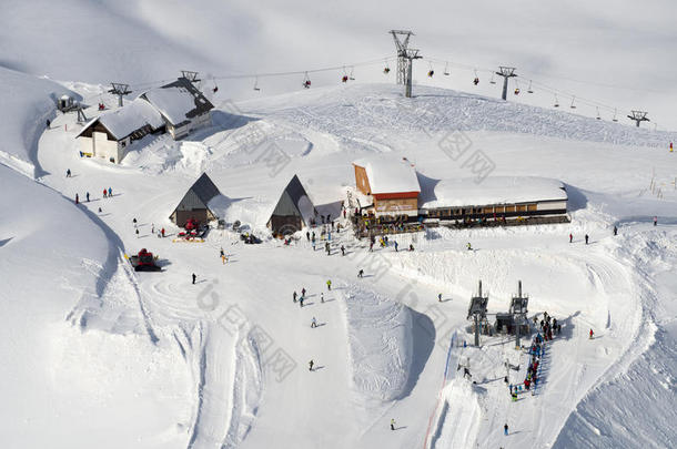 冬季山地滑雪场。