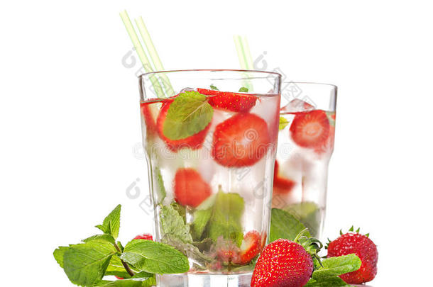 草莓莫吉托夏日鸡尾酒饮料