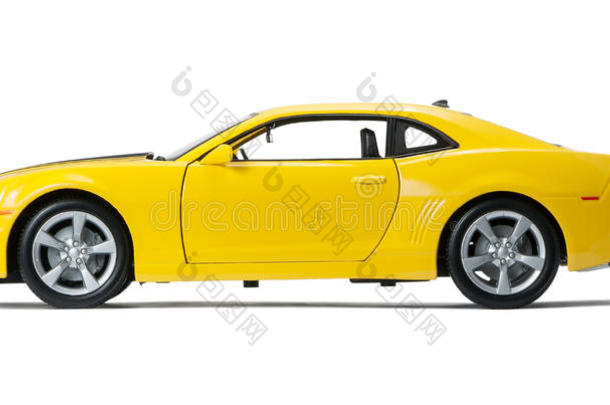 新款黄色跑车