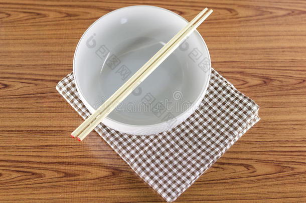 白碗筷子配餐巾