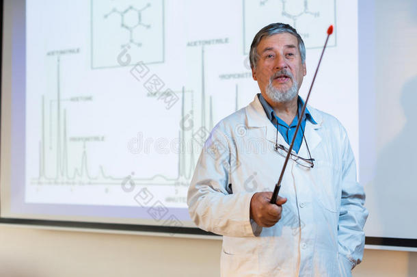 高级化学教授讲课
