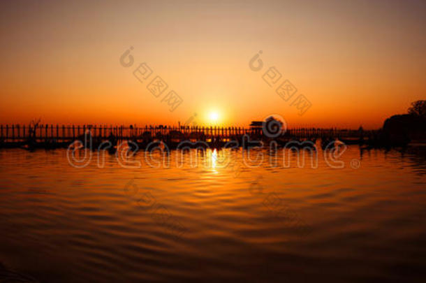 缅甸（缅甸）日落时的乌宾桥