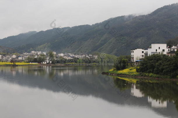 中国东部的山川村落