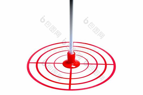 红色目标和白色背景上孤立的箭头