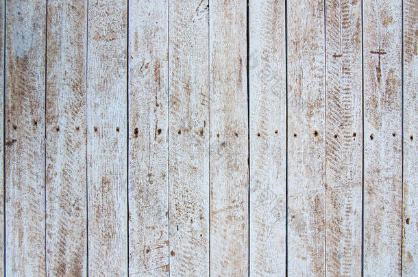 生锈的旧白色硬木板墙