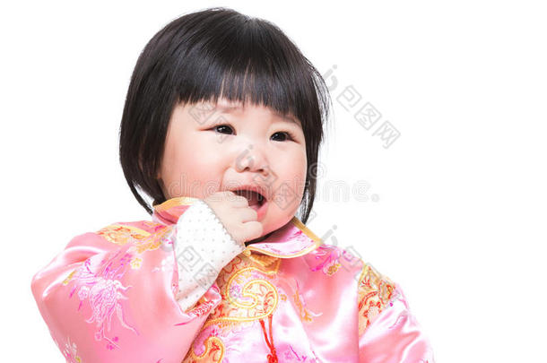 中国宝宝用手指吸进嘴里