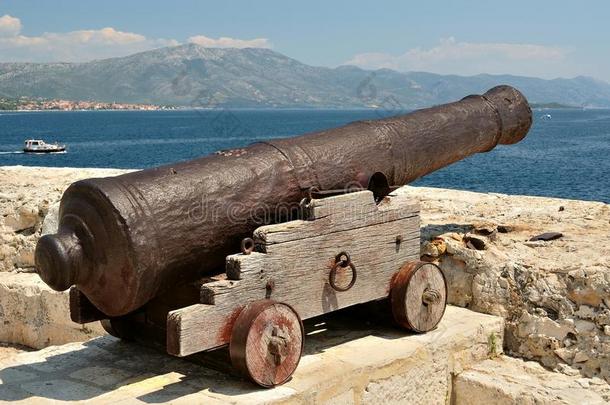 克罗地亚，中世纪小镇科库拉的旧堡垒里的旧大炮