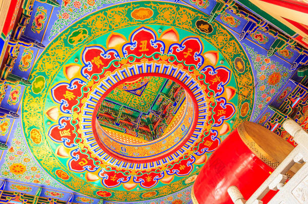 中国传统风格的鼓和环形天花板