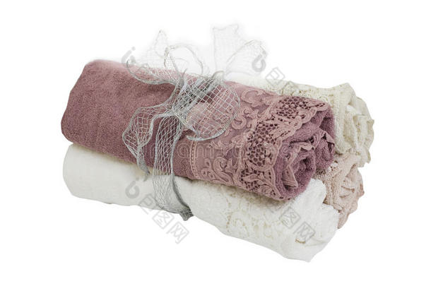 两条蕾丝毛巾