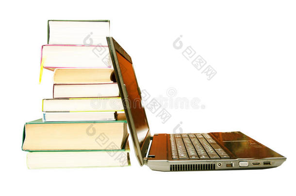 笔记本电脑和书籍，<strong>百科</strong>全书