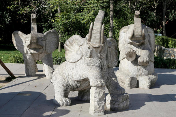 中国北京动物园的大象雕塑