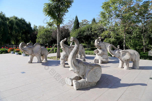 中国<strong>北京</strong>动物园的大象<strong>雕塑</strong>