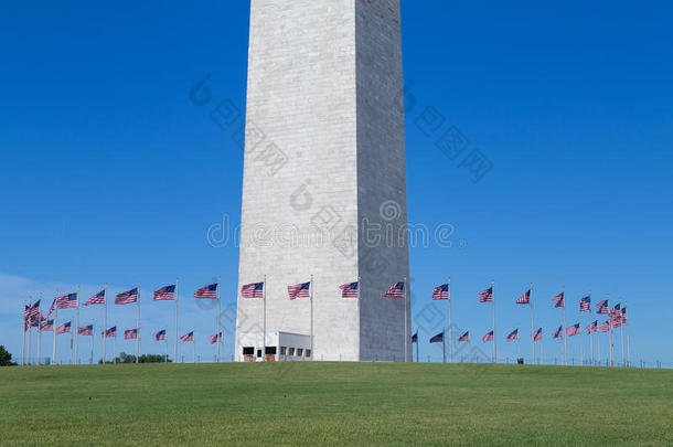华盛顿特区-华盛顿纪念碑周围的旗帜