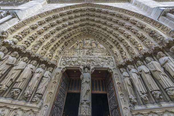 巴黎圣母院入口建筑详图