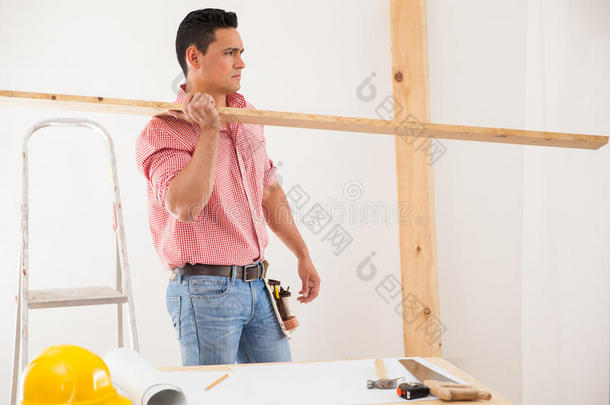承包商改造房屋