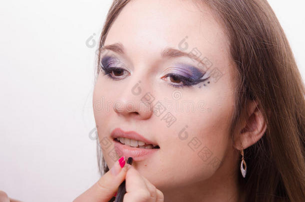 化妆师带来唇彩客户