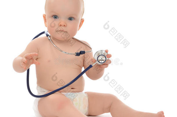用医用听诊器坐着的婴幼儿