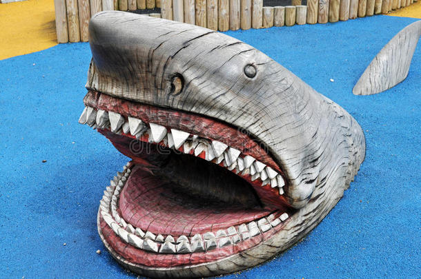 大白鲨木雕