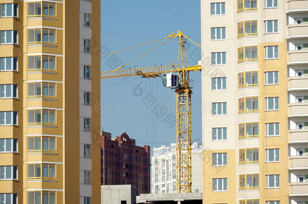 塔吊在新建公寓楼施工中的应用